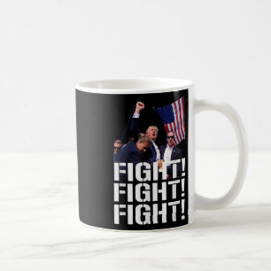 Taza De Café Lucha contra Trump, desafiante contra Trump y disp