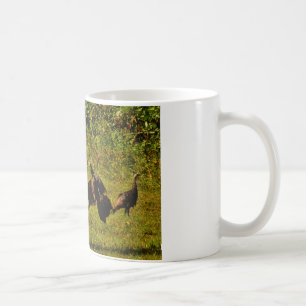 Taza De Café Luchando contra los pavos salvajes en las montañas