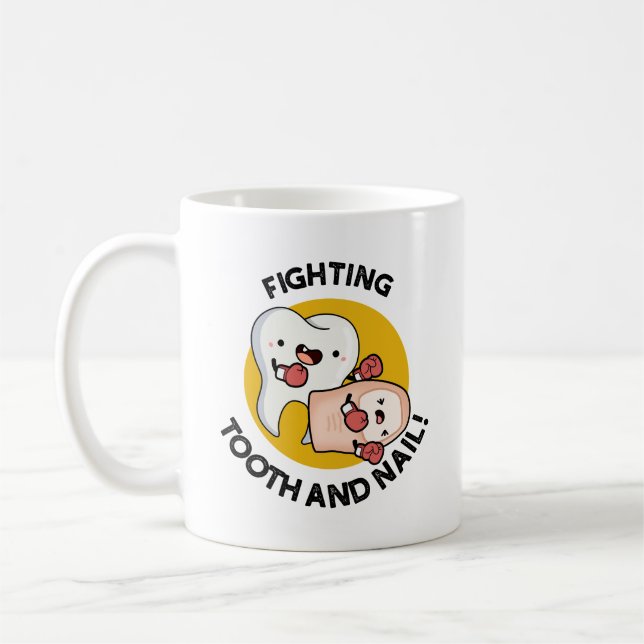 Taza De Café Luchando contra los puntitos de boxeo divertidos e (Izquierda)