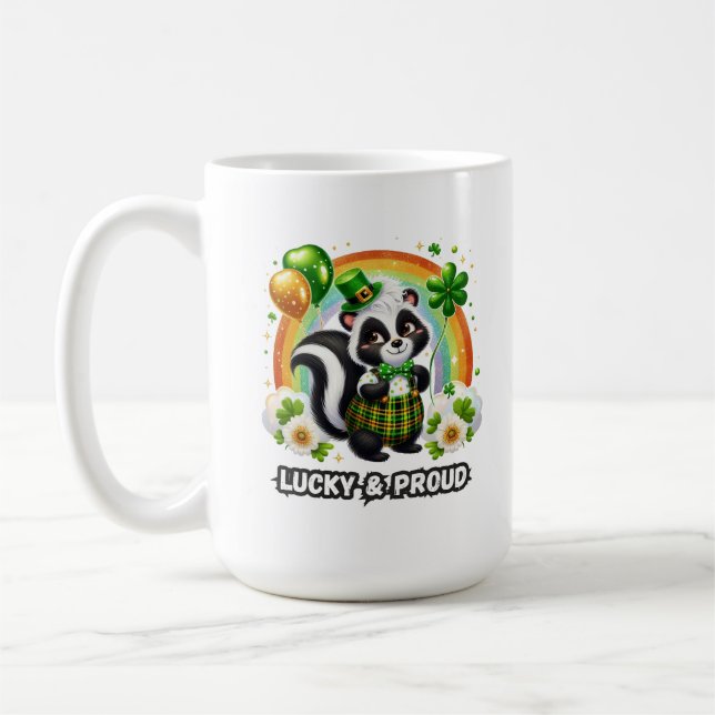 Taza De Café Lucky and Proud Shamrock Skunk (Izquierda)