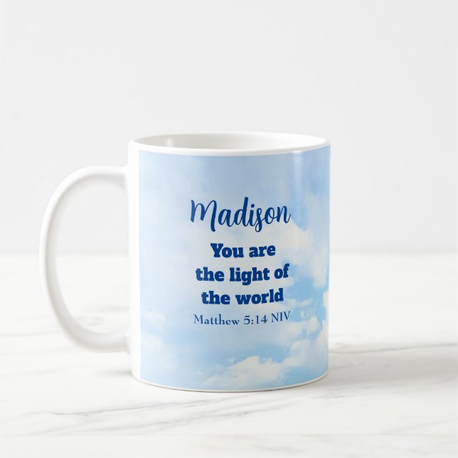 Taza De Café Luz y sal Cielo Azul Biblia Verso Nombre (Izquierda)