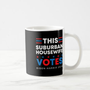 Taza De Café Madera suburbana vota a Biden Harris 2020 Feminis