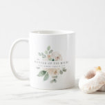 Taza De Café Madre botánica floral blanca de la novia<br><div class="desc">Moda y elegante diseño floral de marfil blanco presenta el título Madre de la novia y 1 línea de texto personalizado debajo. Se puede editar todo el texto, cambiar el color, el tipo de letra y el tamaño. Haz uno por cada fiesta nupcial. Se verá genial en sus fotos preparatorias....</div>