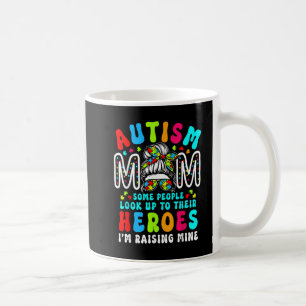 Taza De Café Madre del autismo criando héroe Groovy Messy Bun