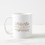 Taza De Café Madre floral rosa rosa de Rubor del Groom<br><div class="desc">Moda y elegante diseño floral de color rosa oscuro presenta el título Madre del Groom y una línea de texto personalizado debajo. Se puede editar todo el texto, cambiar el color, el tipo de letra y el tamaño. Haz uno por cada fiesta nupcial. Se verá genial en sus fotos preparatorias....</div>