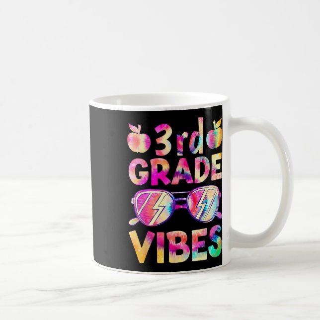 Taza De Café Maestra De Vibes De 3er Grado Primer Día De Vuelta (Derecha)