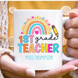 Taza De Café Maestra personalizada de primer grado de arcoiris 