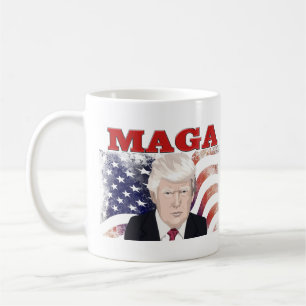 Taza De Café MAGA Bandera estadounidense Trump texto rojo