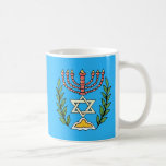 Taza De Café Magen persa David Menorah<br><div class="desc">Esta imagen fue adaptada de una antigua teja judía persa y cuenta con una menorah con un Magen David (Estrella de David) enmarcado por ramas de olivo. Se han conservado las imperfecciones de la imagen original pintada a mano.Añada su propio texto al reverso.</div>
