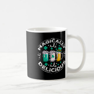Taza De Café Mágicamente Delicioso Día de San Patricio Bebiendo