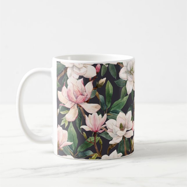 Taza De Café Magnolias dibujadas a mano: acuarela sin costuras. (Izquierda)