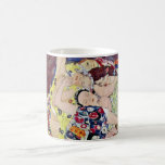Taza De Café Maiden (Virgen), Gustav Klimt, Art Nouveau vintage<br><div class="desc">La Maiden (conocida como La Virgen) (1913) de Gustav Klimt es un retrato de arte Art Nouveau de la época victoriana. Varias mujeres bostezando, estirando y durmiendo en una cama cubierta con coloridas mantas de mosaico. Sobre el artista: Gustav Klimt (1862-1918) fue un pintor sinfín austríaco y uno de los...</div>