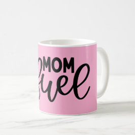 Taza De Café Mamá alimenta el divertido rosa moderno