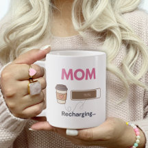 Mamá divertida de café recargando cita de café