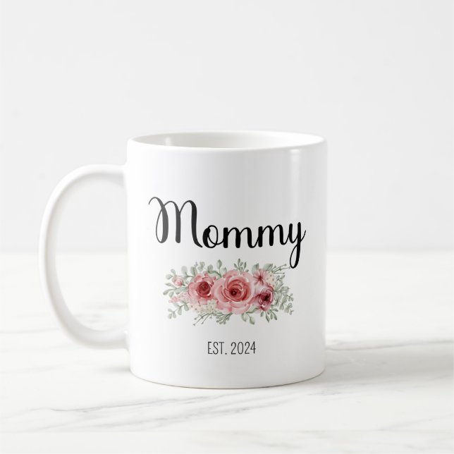 Taza De Café Mamá Est 2024 Promovida A Mamá Mamá Mug (Izquierda)
