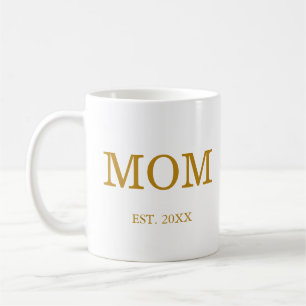 Taza De Café Mamá Est. Fecha con el guión dorado de los nombres