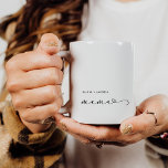 Taza De Café Mamá | Guión de Moda y nombre de corazón con niños<br><div class="desc">Este elegante tazón blanco y negro presenta una tipografía de escritura moderna que dice "mamá",  con un corazón garabateado de moda. Un texto sencillo y elegante muestra los nombres de sus hijos. ¡El regalo perfecto del Día de la Madre para tu mamá favorita!</div>