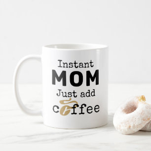 Taza De Café Mamá instantánea acaba de añadir café