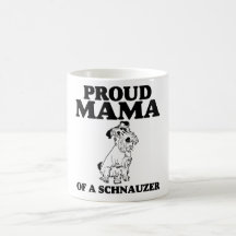 Mamá orgullosa de un Schnauzer