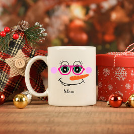 Taza De Café Mamá Snowman personalizada con anteojos rosados