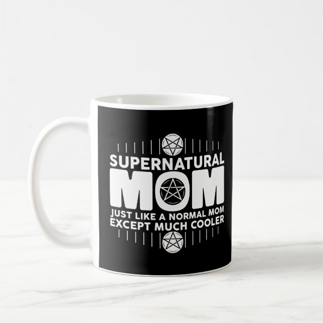 Taza De Café Mamá supernatural como mamá normal sobrenatural (Izquierda)