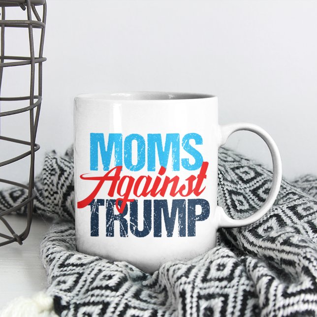 Taza De Café Mamás contra la política de Trump (Subido por el creador)