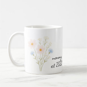 Taza De Café Mami Est personalizada. Mug con la flor silvestre