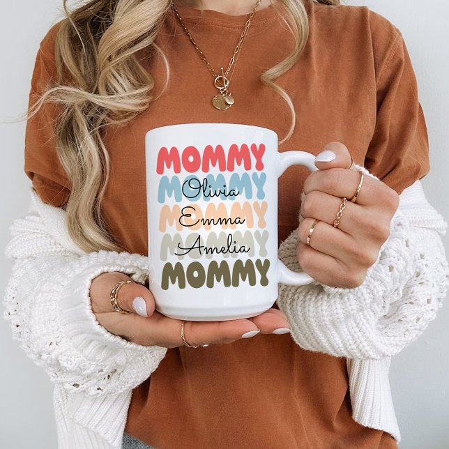 Taza De Café Mami ondulado moderna con niños nombra el día de l (Subido por el creador)
