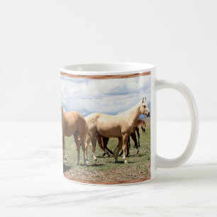 Taza De Café Manada del caballo debajo del cielo grande