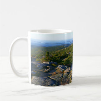 Taza De Café Mañana en la cima de la montaña Cadillac en Acadia