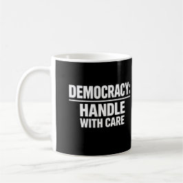Taza De Café Manejar la Democracia con Cuidado