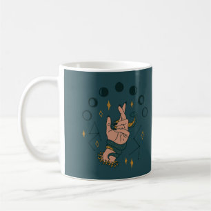 Taza De Café Mano sosteniendo una serpiente
