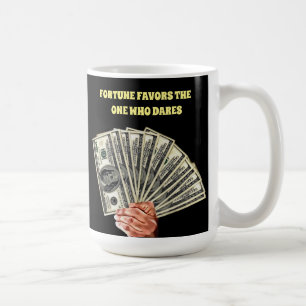 Taza De Café mano sujetando billetes de cien dólares arte monet