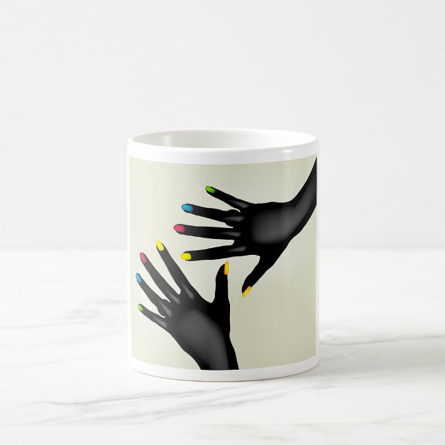 Taza De Café Manos negras con uñas pintadas (Subido por el creador)