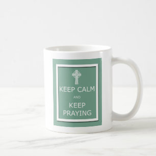Taza De Café Mantén la Calma y Sigue Rezando