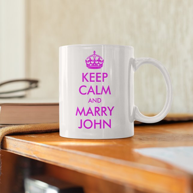 Taza De Café Mantener la calma y casarse con John Mug (All of the text is customizable.)