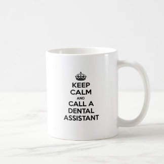 Taza De Café Mantener la calma y llamar a un asistente dental