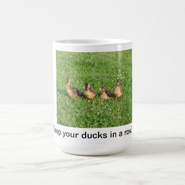 Taza De Café Mantenga sus patos una fila (Centro)