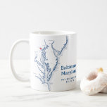 Taza De Café Mapa de Baltimore Maryland Regalo Azul Marino<br><div class="desc">Acóstate con esta hermosa taza personalizada de Baltimore, Maryland, con la cita de Emerson "Vive en la luz del sol... " en la parte trasera. Favor de boda perfecto, regalo para recién casados, regalo de boda o regalo de inauguración para una nueva casa familiar. Celebre su lugar favorito de verano...</div>