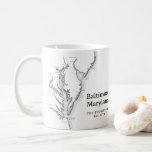 Taza De Café Mapa de Baltimore Maryland Regalo Blanco y Negro<br><div class="desc">Acóstate con esta hermosa taza personalizada de Baltimore, Maryland, con la cita de Emerson "Vive en la luz del sol... " en la parte trasera. Favor de boda perfecto para tu cortejo nupcial, un regalo para recién casados o un regalo de inauguración para una nueva casa familiar. Celebra tu lugar...</div>