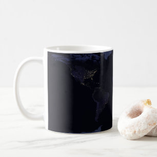 Taza De Café Mapa Global de la Ciudad de la Tierra se ilumina d