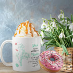 Taza De Café March Daffodil | Aquamarine Birthday Keepsake<br><div class="desc">Marzo tiene en realidad dos flores y dos piedras preciosas en celebración de los cumpleaños de este mes: flores — jonquillos y daffodils; piedras preciosas — aguamarina y jasper. Este diseño presenta la belleza de los daffodils. Este diseño presenta las flores y piedras preciosas, junto con el nombre del destinatario...</div>
