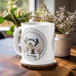 Taza De Café Marco fotográfico de Mascota de huesos de perro y<br><div class="desc">Una forma divertida de mostrar una foto de tu mascota favorito. El borde de los puntos de polka enmarca una imagen linda y el nombre del perro está dentro de un hueso de perro caricaturista. Agrega tu foto de cachorro favorita y haz un lindo regocijo de los mascotas de la...</div>