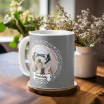Taza De Café Marco fotográfico de Mascota de puntos de polka gr<br><div class="desc">Una forma divertida de mostrar una foto de tu mascota favorito. El borde de los puntos de polka enmarca una imagen linda y el nombre del perro está dentro de un hueso de perro caricaturista. Agrega tu foto de cachorro favorita y haz un lindo regocijo de los mascotas de la...</div>