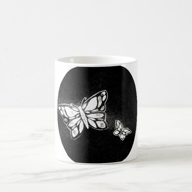 Taza De Café mariposa dibujada a mano (Centro)