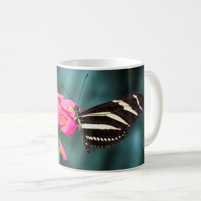 Taza De Café Mariposa en una flor (Anverso derecho)