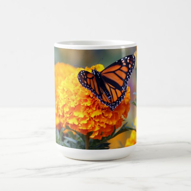 Taza De Café Mariposa Monarca Marigold Foto (Centro)
