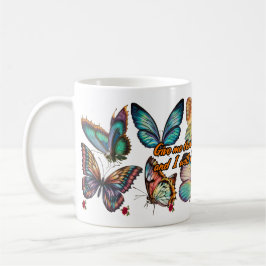 Taza De Café Mariposas coloridas sobre una cerámica blanca