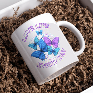 Taza De Café Mariposas voladoras modernas violetas azul brillan
