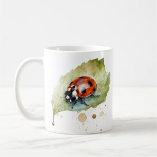 Taza De Café Mariquita sentada en una hoja en acuarela vibrante